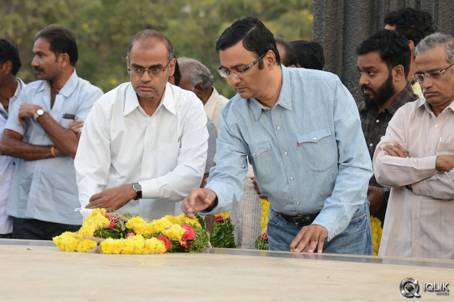 NTR-Family-Visit-to-NTR-Ghat-2016